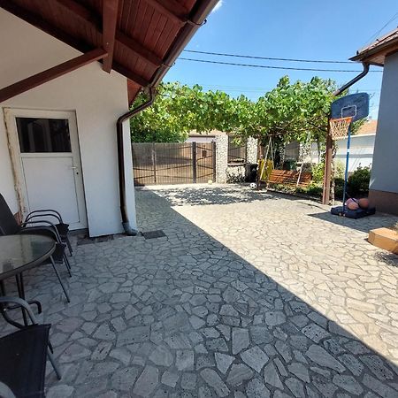 Cozy, Quiet & Family Friendly In Arad Lägenhet Rum bild
