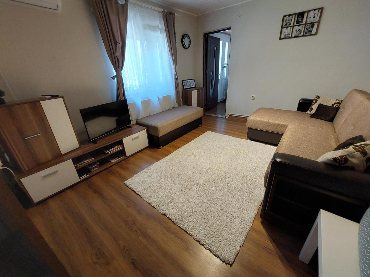 Cozy, Quiet & Family Friendly In Arad Lägenhet Exteriör bild