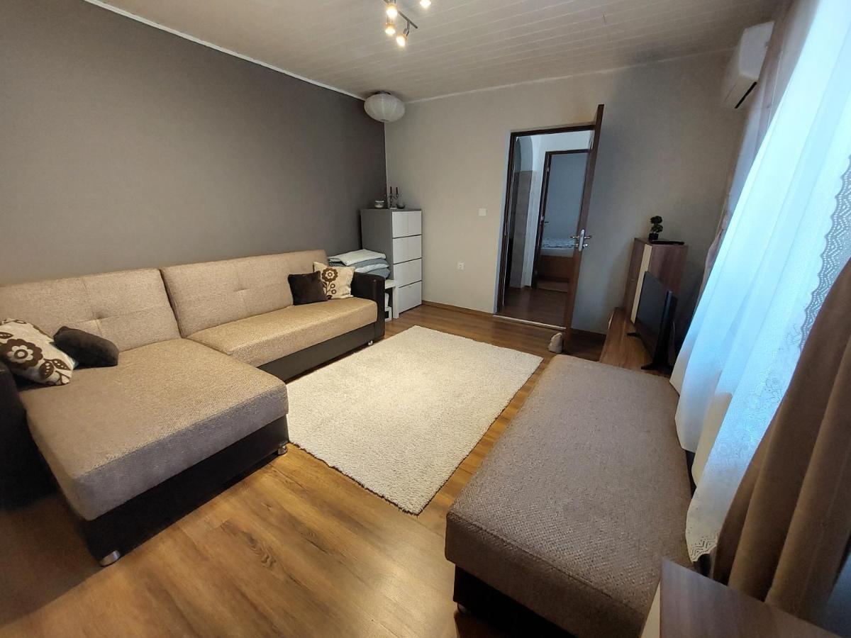 Cozy, Quiet & Family Friendly In Arad Lägenhet Exteriör bild